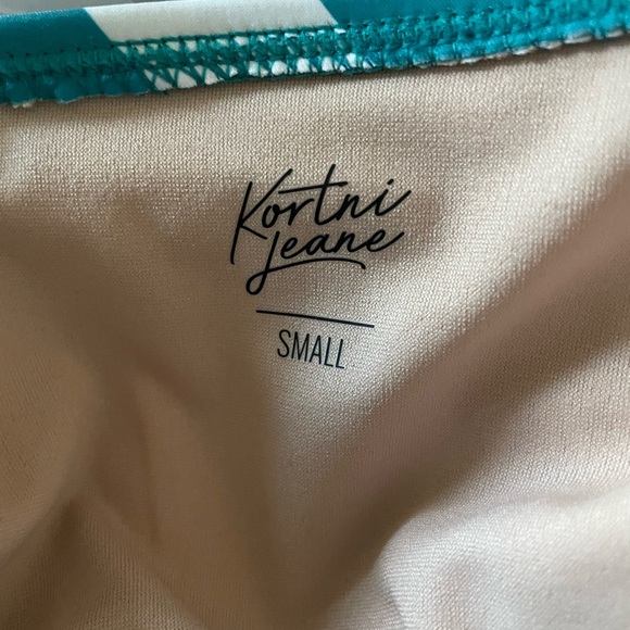 Kortni Jeane off the shoulder top - Picture 2 of 2